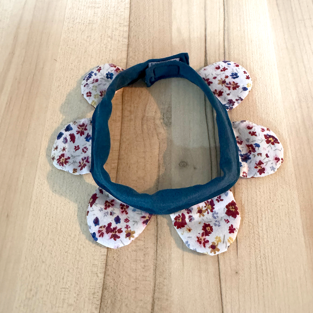 Collar Petunias y Bigotes